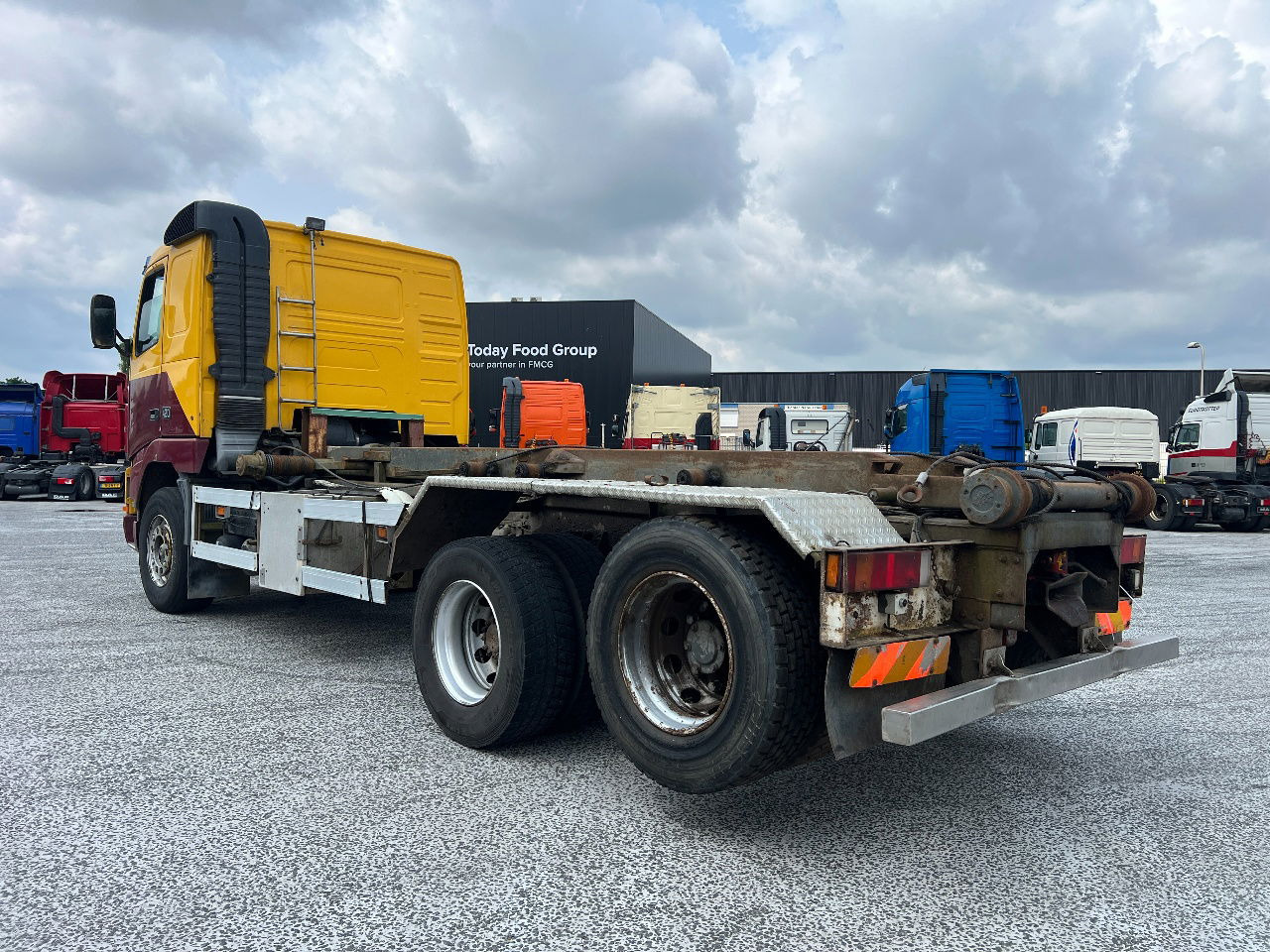 Volvo FH 12.380 6x2, NCH, Euro2, Full Steel - Pengangkut kontainer/ Container truck: gambar 4 Volvo FH 12.380 6x2, NCH, Euro2, Full Steel - Pengangkut kontainer/ Container truck: gambar 4
