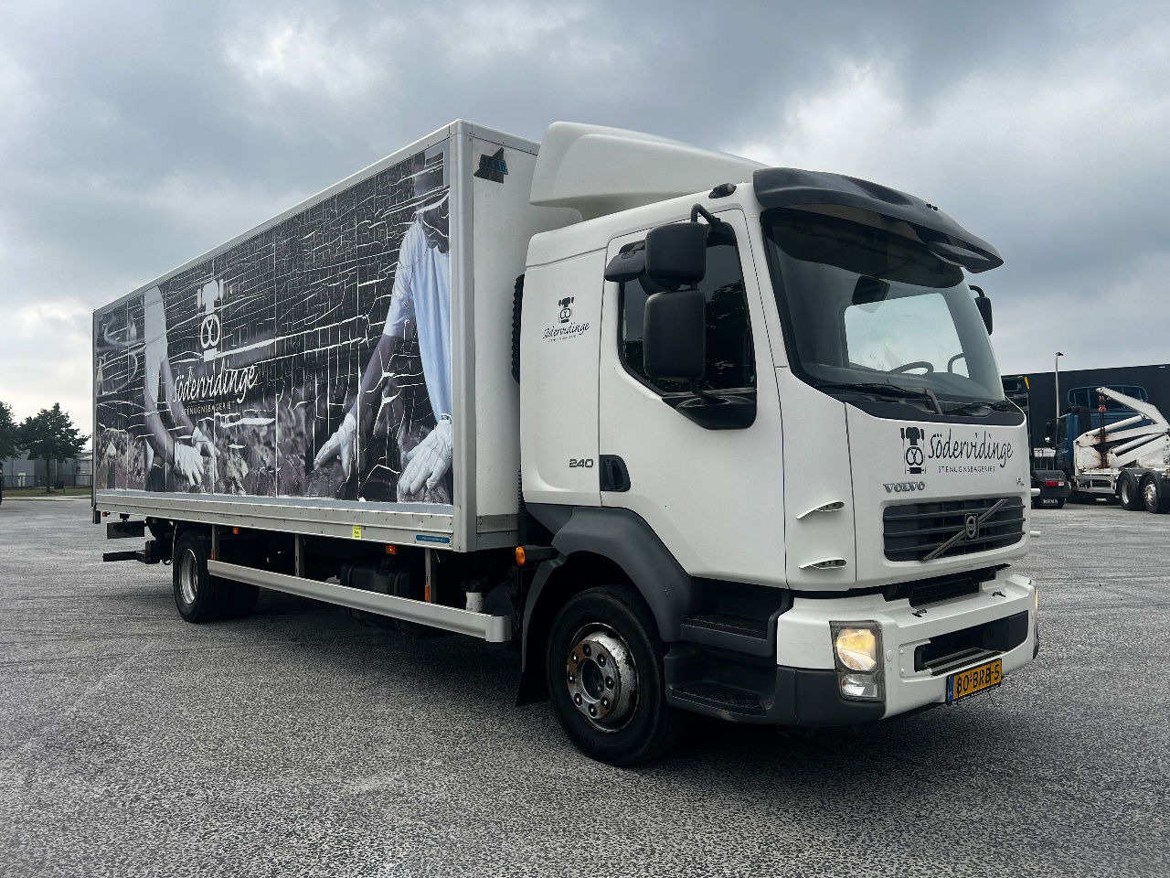 Volvo FL 12.240 Euro 5, NL truck - Truk box: gambar 2 Volvo FL 12.240 Euro 5, NL truck - Truk box: gambar 2