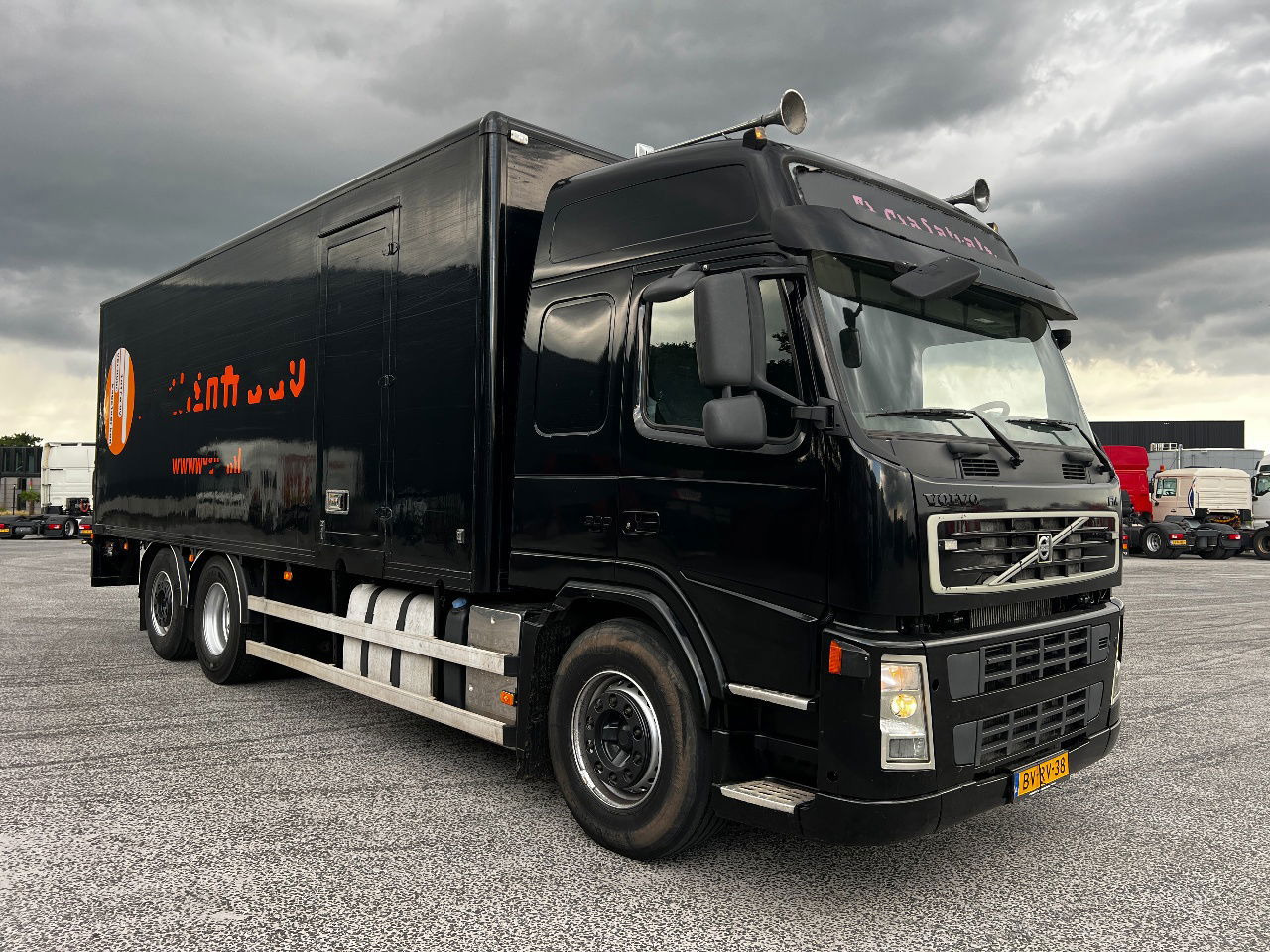 Volvo FM 9.300 Globe 6x2, Euro 5 - Truk box: gambar 2 Volvo FM 9.300 Globe 6x2, Euro 5 - Truk box: gambar 2