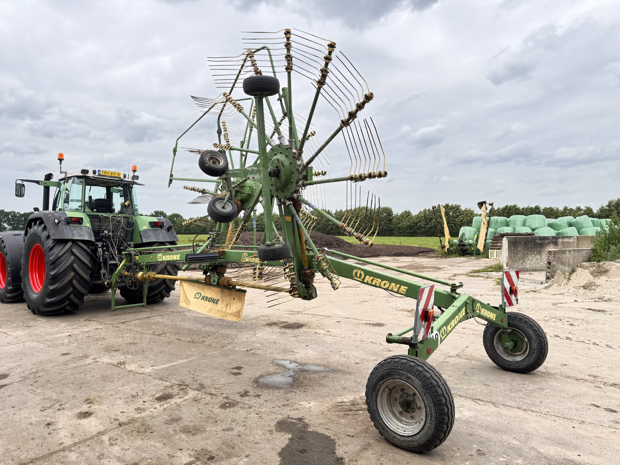 KRONE Swadro 810 - Tedder/ Menyapu: gambar 2 KRONE Swadro 810 - Tedder/ Menyapu: gambar 2