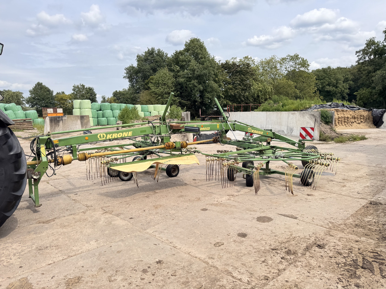 KRONE Swadro 810 - Tedder/ Menyapu: gambar 5 KRONE Swadro 810 - Tedder/ Menyapu: gambar 5