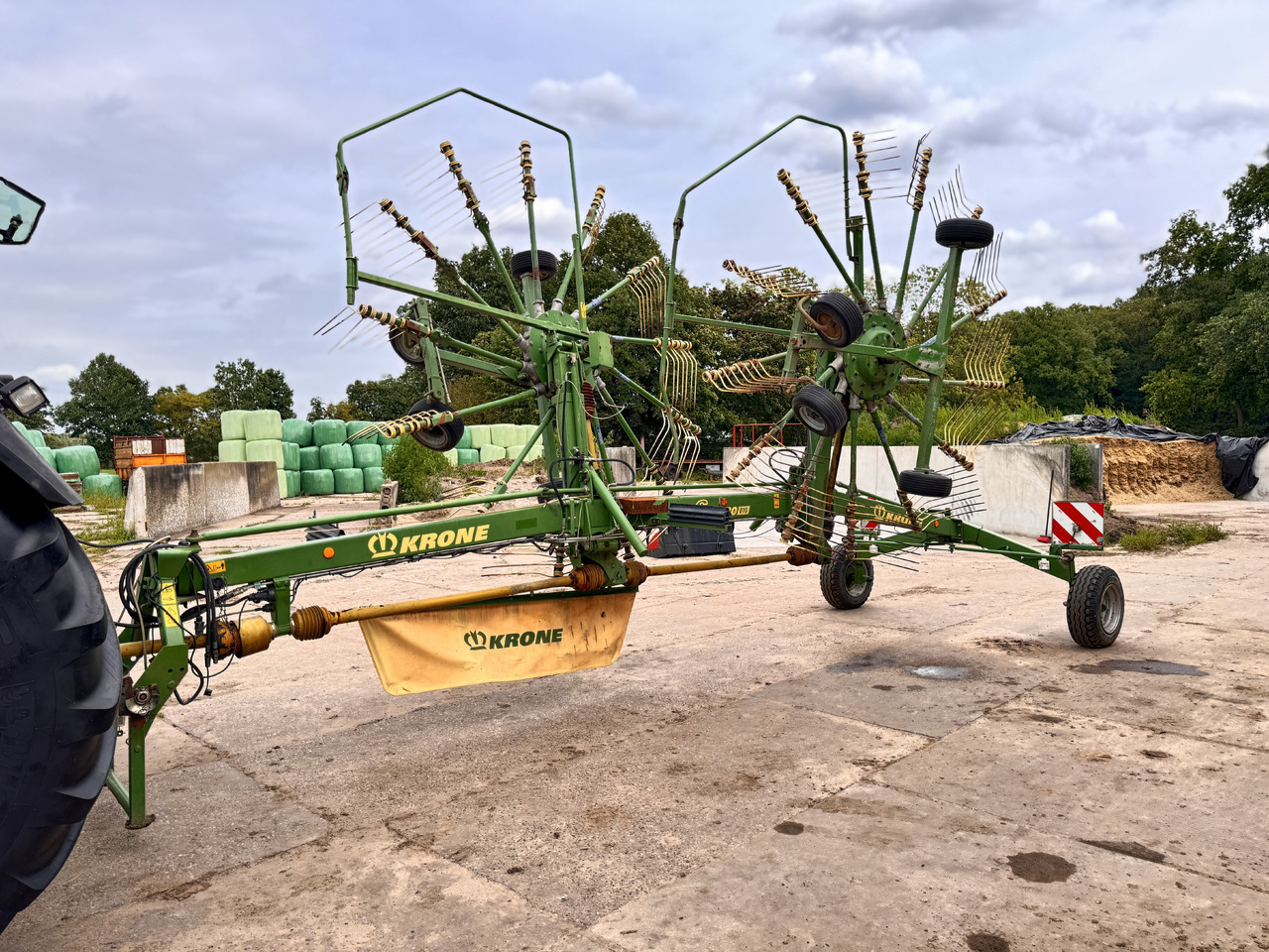 KRONE Swadro 810 - Tedder/ Menyapu: gambar 1 KRONE Swadro 810 - Tedder/ Menyapu: gambar 1