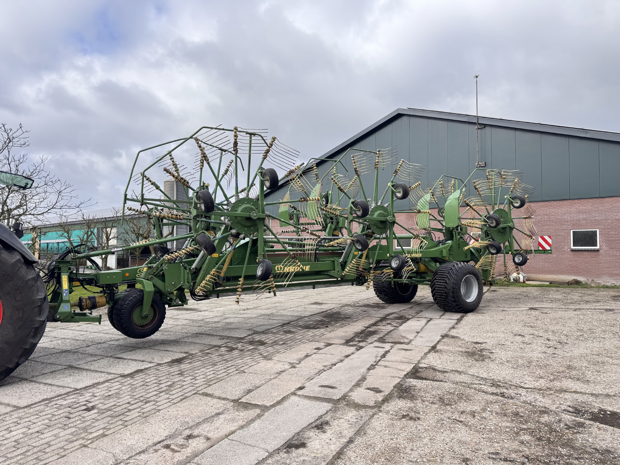 Krone Swadro 2000 - Tedder/ Menyapu: gambar 1 Krone Swadro 2000 - Tedder/ Menyapu: gambar 1