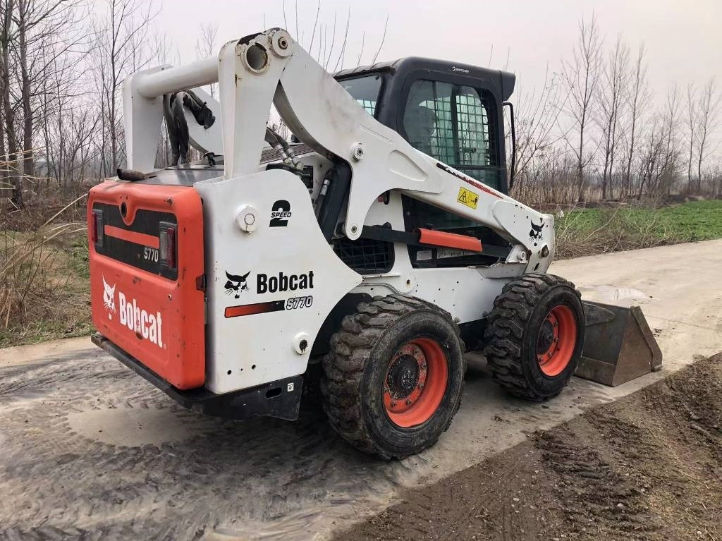 Bobcat T 770 - Skid steer: gambar 2 Bobcat T 770 - Skid steer: gambar 2