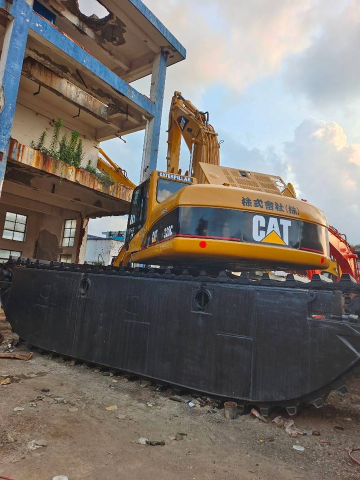 CAT 320 C - Ekskavator amfibi: gambar 3 CAT 320 C - Ekskavator amfibi: gambar 3