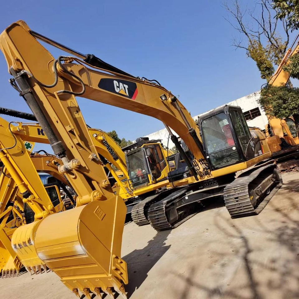 CAT 320 D L - Ekskavator perayap: gambar 1 CAT 320 D L - Ekskavator perayap: gambar 1