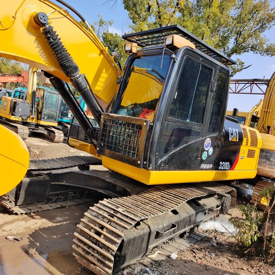 CAT 320 D2 - Ekskavator perayap: gambar 2 CAT 320 D2 - Ekskavator perayap: gambar 2