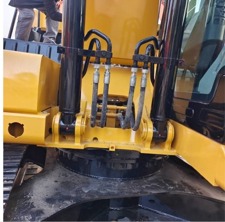 Ekskavator perayap CAT 320 GC: gambar 6