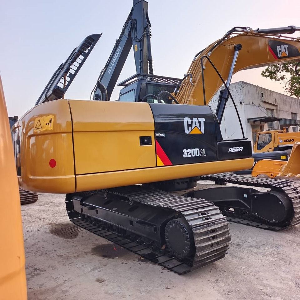 CAT 320D2L - Ekskavator perayap: gambar 3 CAT 320D2L - Ekskavator perayap: gambar 3