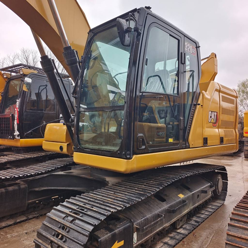 Ekskavator perayap CAT 320GC: gambar 1