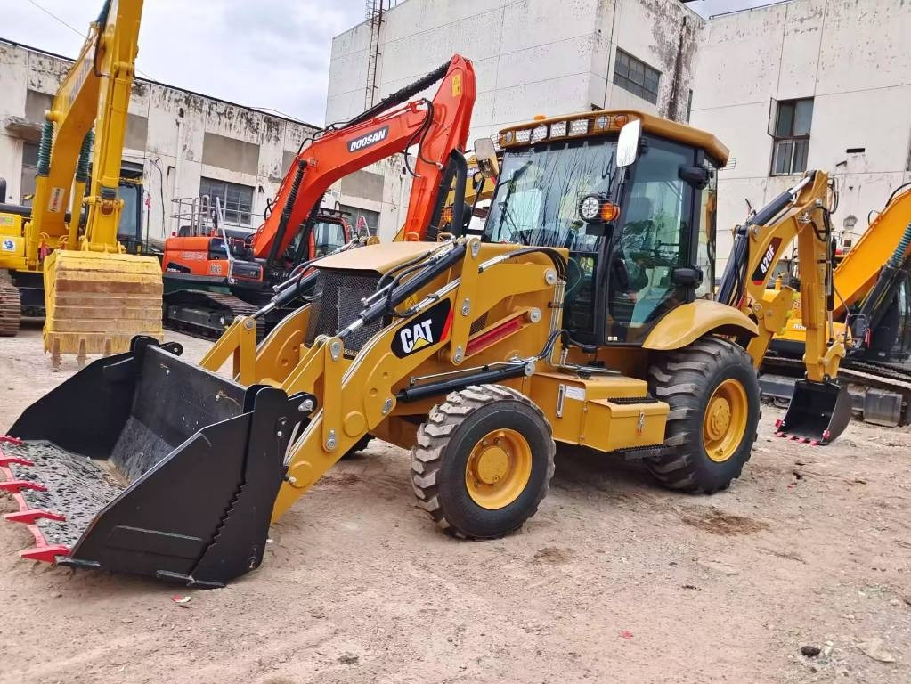 CAT 420 F 100% brand new machine - Backhoe loader: gambar 1 CAT 420 F 100% brand new machine - Backhoe loader: gambar 1