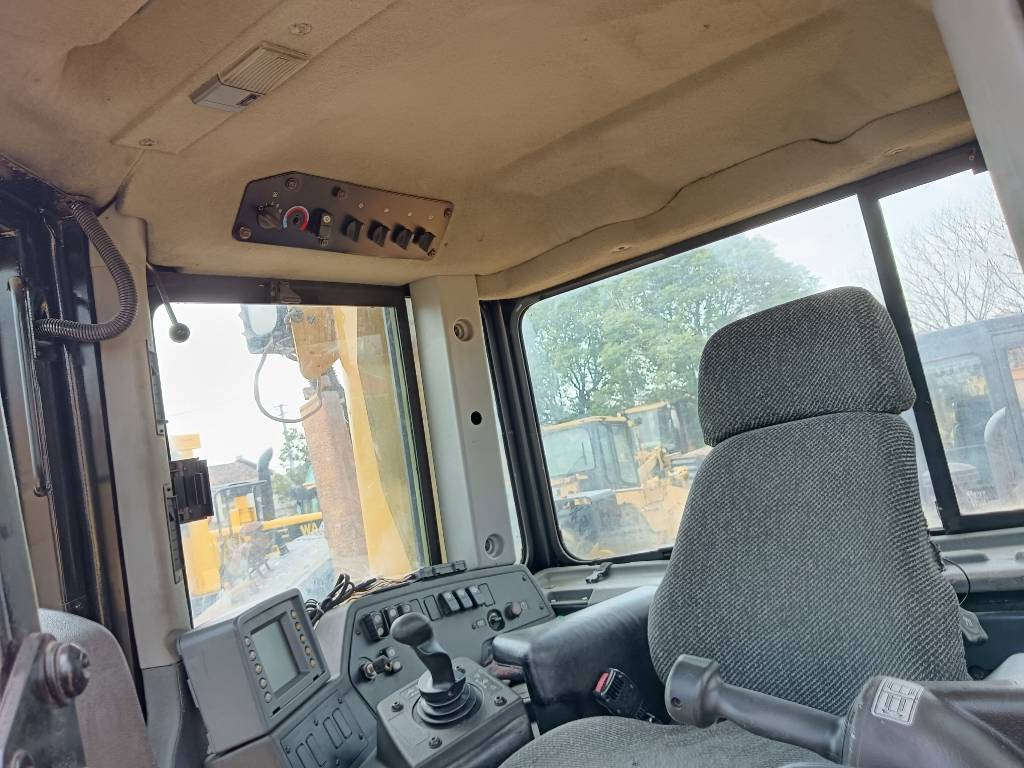 CAT D 8 T - Bulldozer: gambar 4 CAT D 8 T - Bulldozer: gambar 4