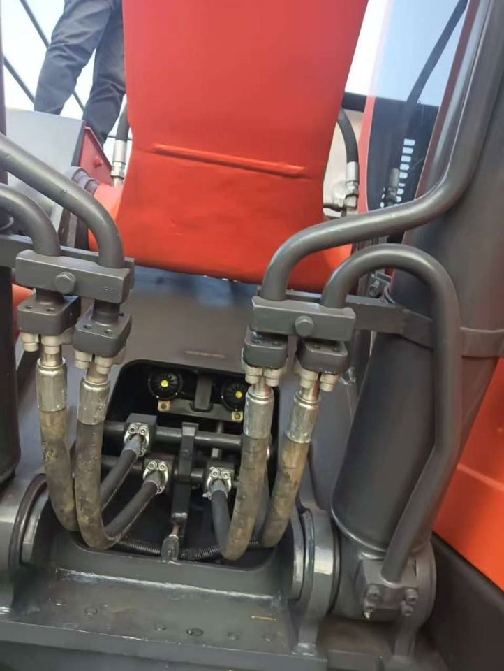 Doosan DX 225 LC-9C - Ekskavator perayap: gambar 3 Doosan DX 225 LC-9C - Ekskavator perayap: gambar 3