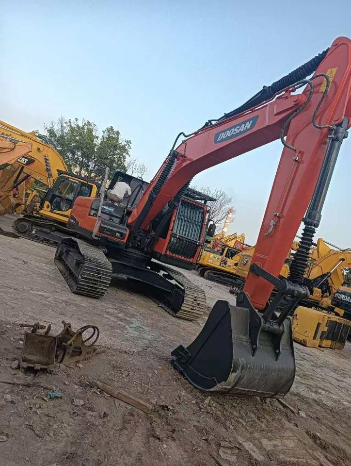 Doosan DX 225 LC-9C - Ekskavator perayap: gambar 4 Doosan DX 225 LC-9C - Ekskavator perayap: gambar 4