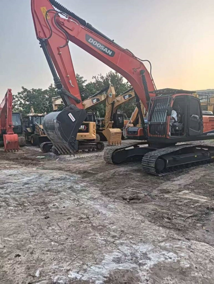 Doosan DX 225 LC - Ekskavator perayap: gambar 3 Doosan DX 225 LC - Ekskavator perayap: gambar 3