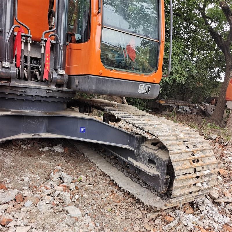 Doosan DX 225 LC - Ekskavator perayap: gambar 4 Doosan DX 225 LC - Ekskavator perayap: gambar 4