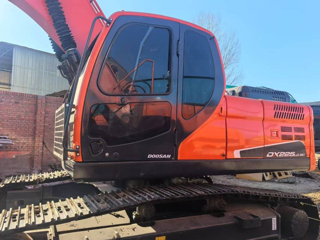 Doosan DX 225 LC - Ekskavator perayap: gambar 2 Doosan DX 225 LC - Ekskavator perayap: gambar 2