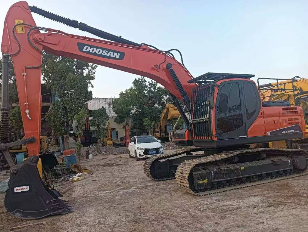 Doosan DX 225 LC - Ekskavator perayap: gambar 1 Doosan DX 225 LC - Ekskavator perayap: gambar 1