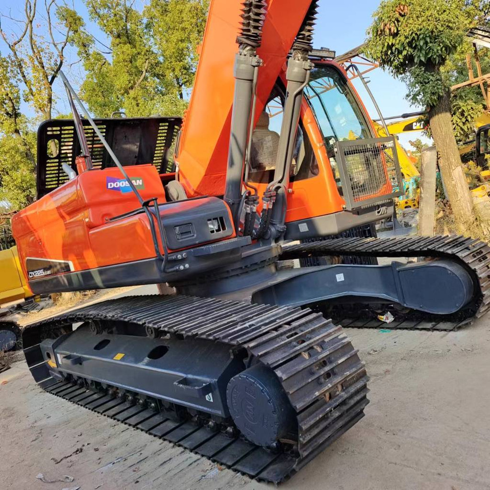 Doosan DX 225 LC - Ekskavator perayap: gambar 3 Doosan DX 225 LC - Ekskavator perayap: gambar 3