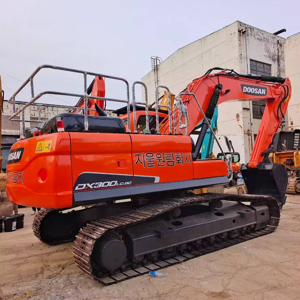 Doosan DX 300 - Ekskavator perayap: gambar 1 Doosan DX 300 - Ekskavator perayap: gambar 1