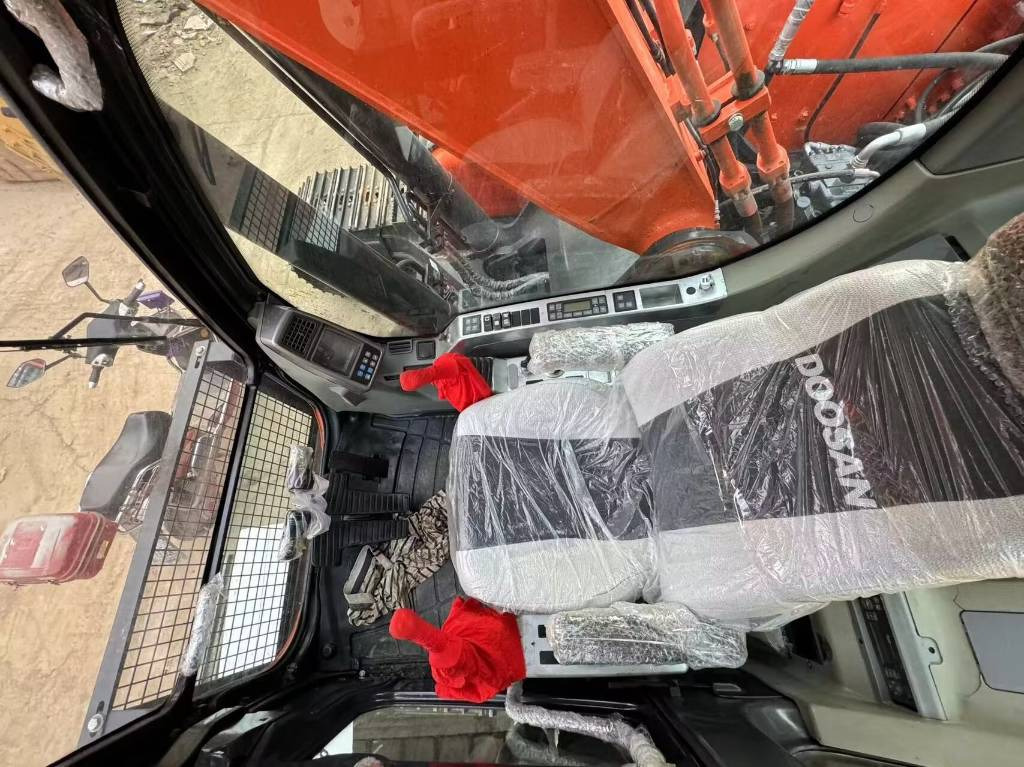 Doosan DX 300 - Ekskavator perayap: gambar 2 Doosan DX 300 - Ekskavator perayap: gambar 2