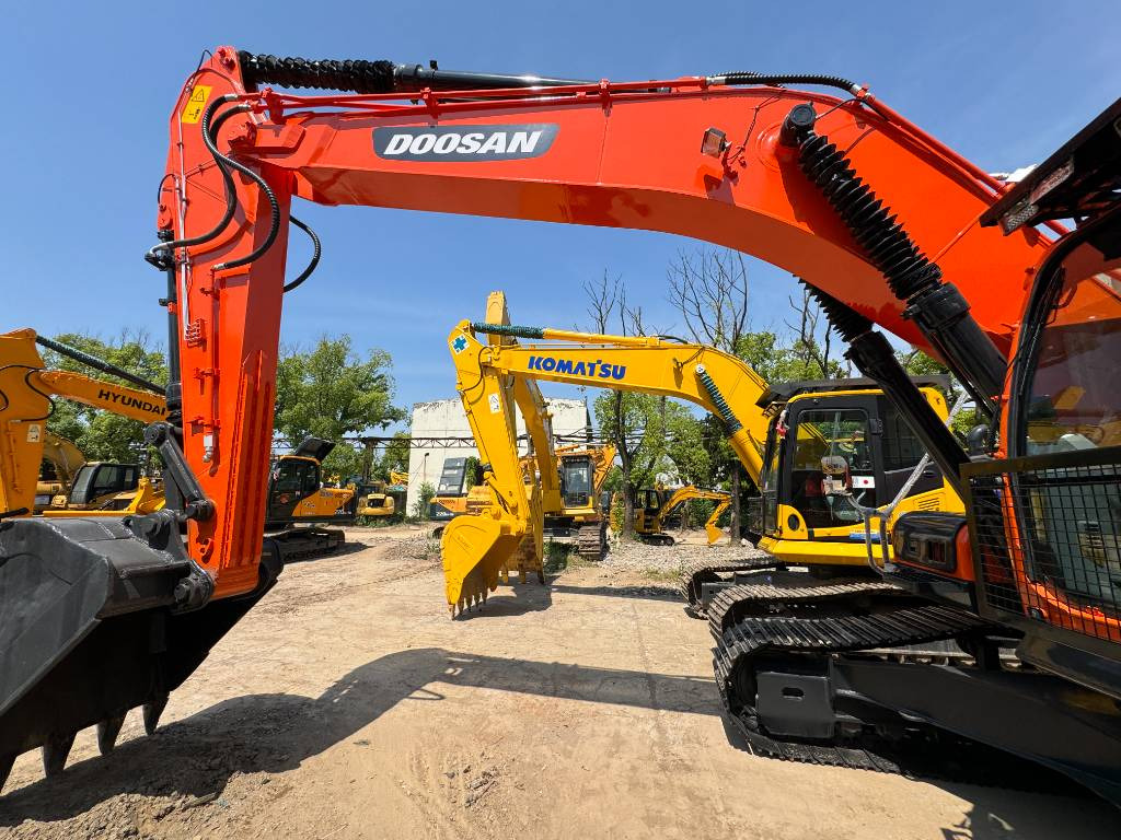 Doosan DX 300 LC-9S - Ekskavator perayap: gambar 5 Doosan DX 300 LC-9S - Ekskavator perayap: gambar 5