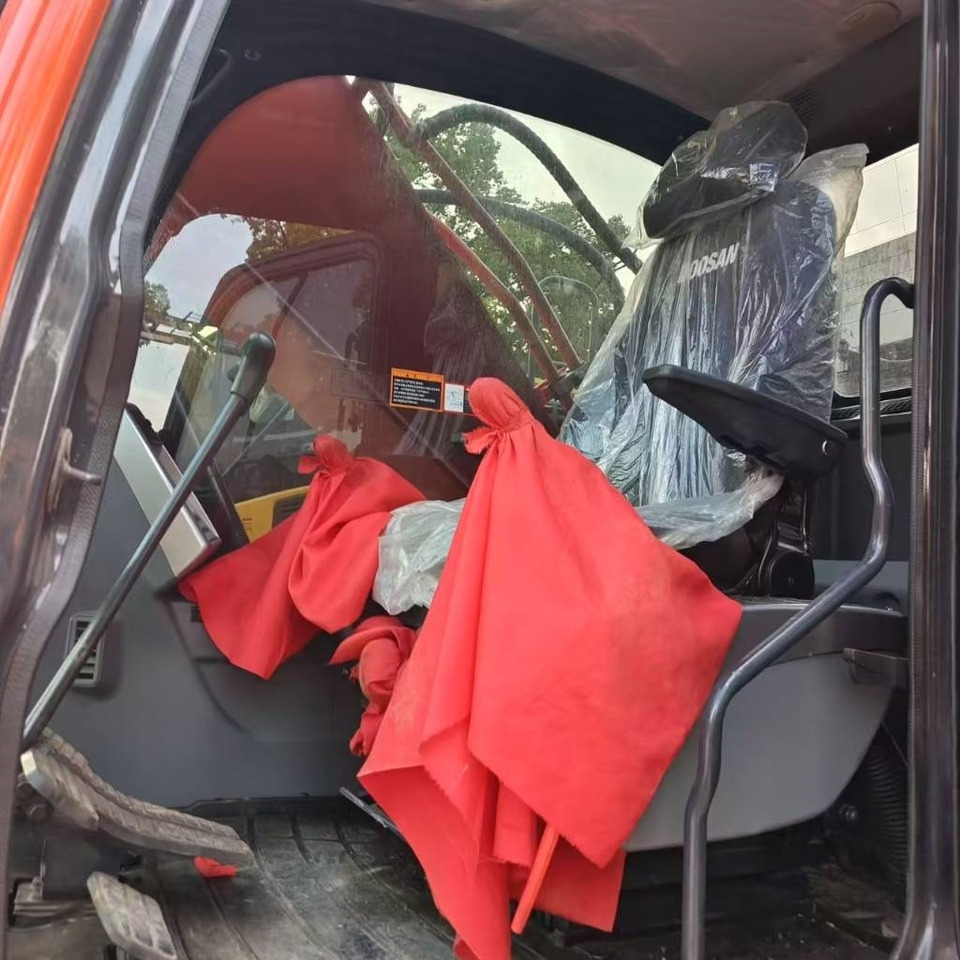 Doosan DX 300 LC - Ekskavator perayap: gambar 4 Doosan DX 300 LC - Ekskavator perayap: gambar 4