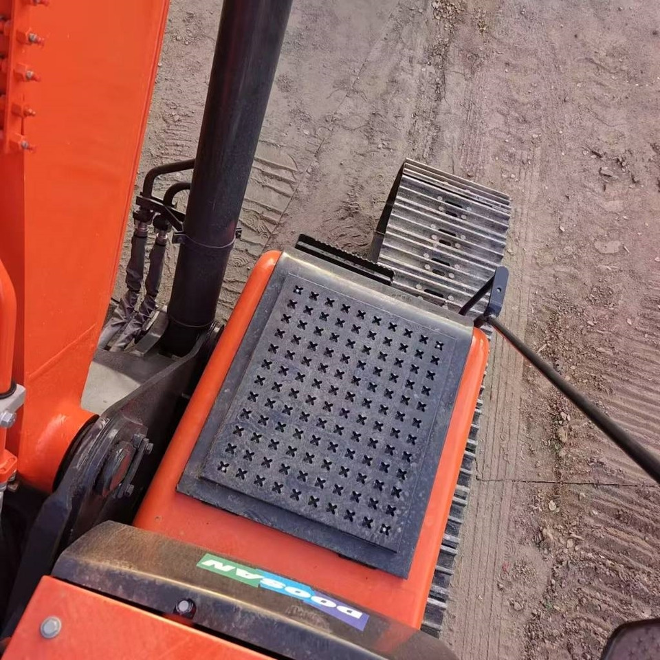 Doosan DX 300 LC - Ekskavator perayap: gambar 5 Doosan DX 300 LC - Ekskavator perayap: gambar 5