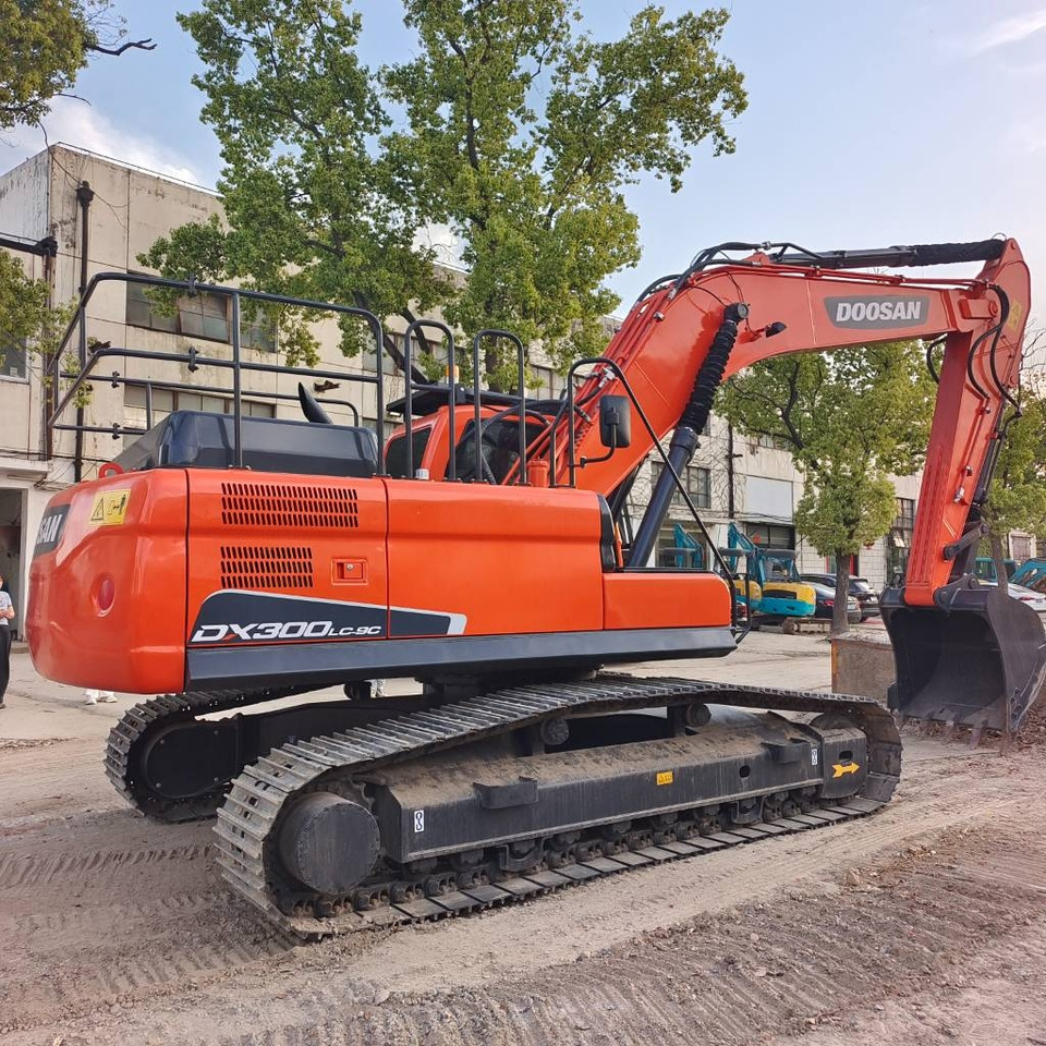 Doosan DX300 - Ekskavator perayap: gambar 1 Doosan DX300 - Ekskavator perayap: gambar 1