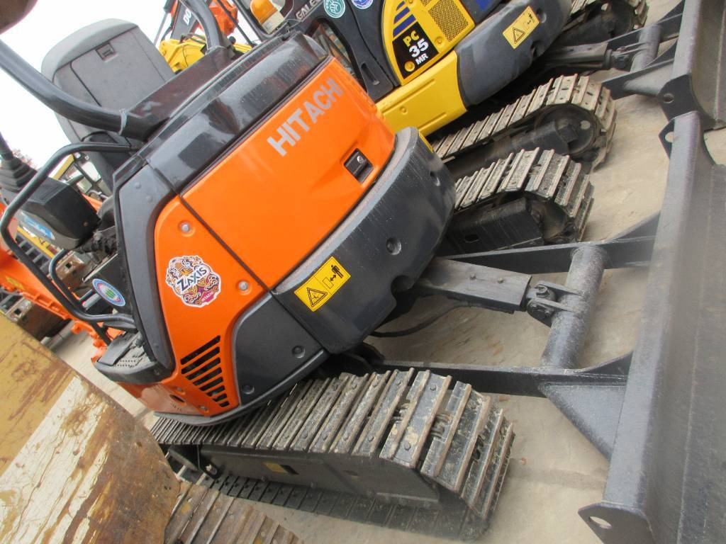 Hitachi ZX 30 U - Ekskavator mini: gambar 1 Hitachi ZX 30 U - Ekskavator mini: gambar 1