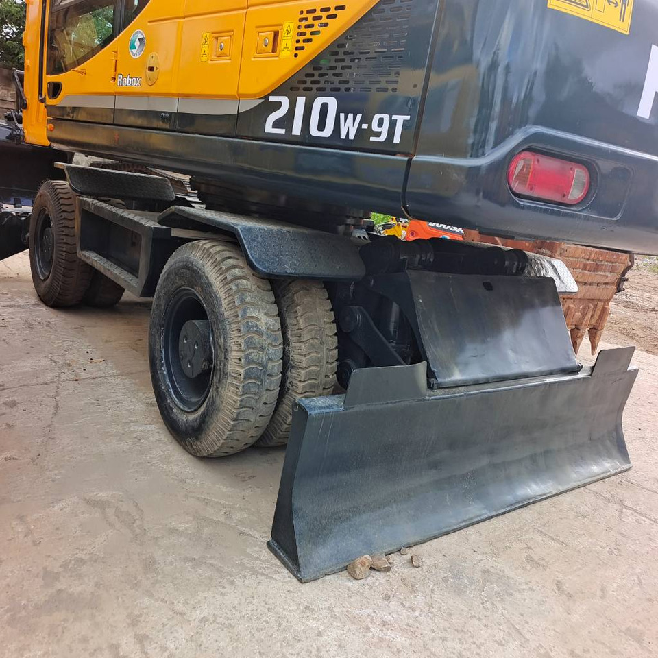 Hyundai 210W-9 - Ekskavator roda: gambar 2 Hyundai 210W-9 - Ekskavator roda: gambar 2