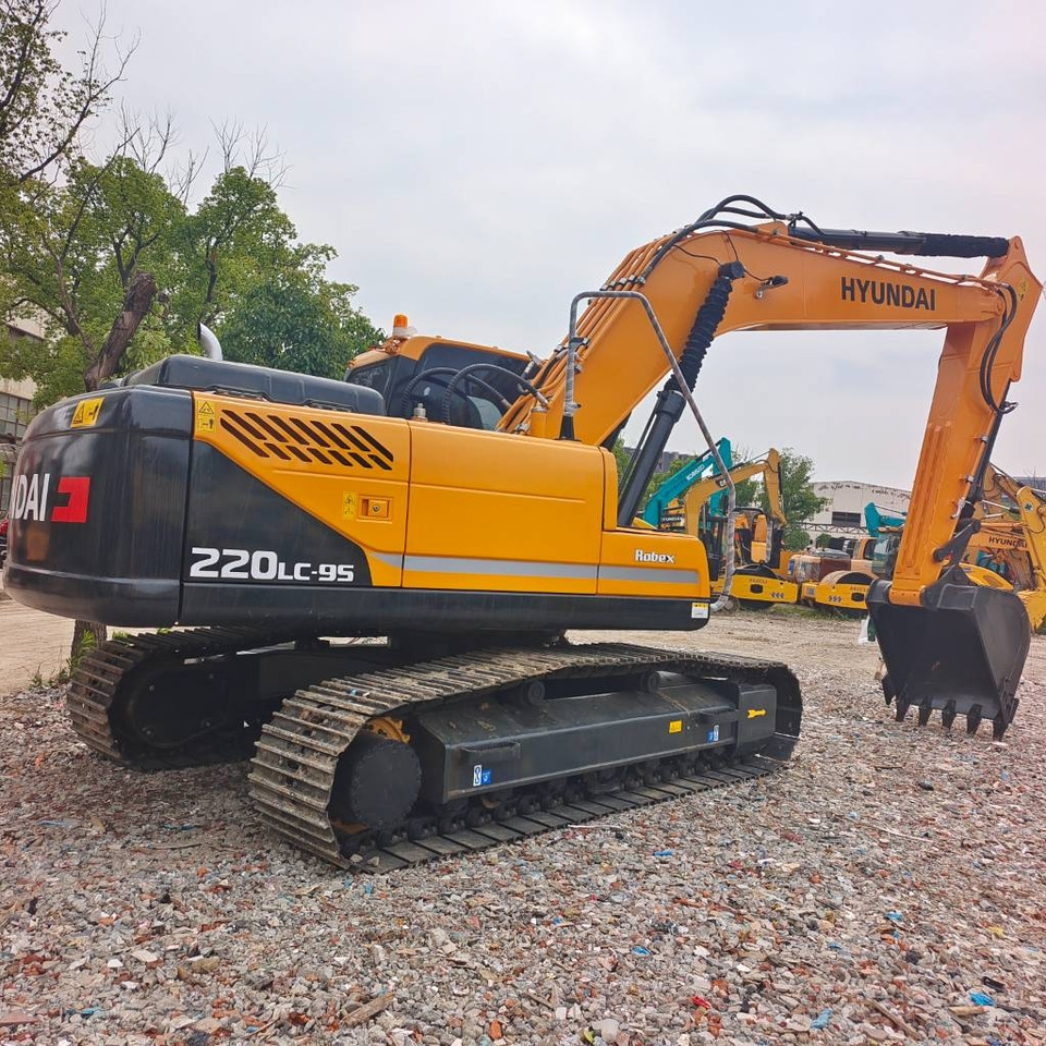 Hyundai 220LC-9T - Ekskavator perayap: gambar 1 Hyundai 220LC-9T - Ekskavator perayap: gambar 1