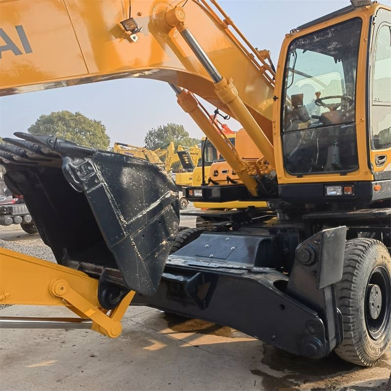 Hyundai HW 210 A - Ekskavator perayap: gambar 4 Hyundai HW 210 A - Ekskavator perayap: gambar 4