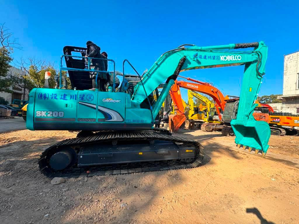 Kobelco SK 200-8 - Ekskavator perayap: gambar 1 Kobelco SK 200-8 - Ekskavator perayap: gambar 1