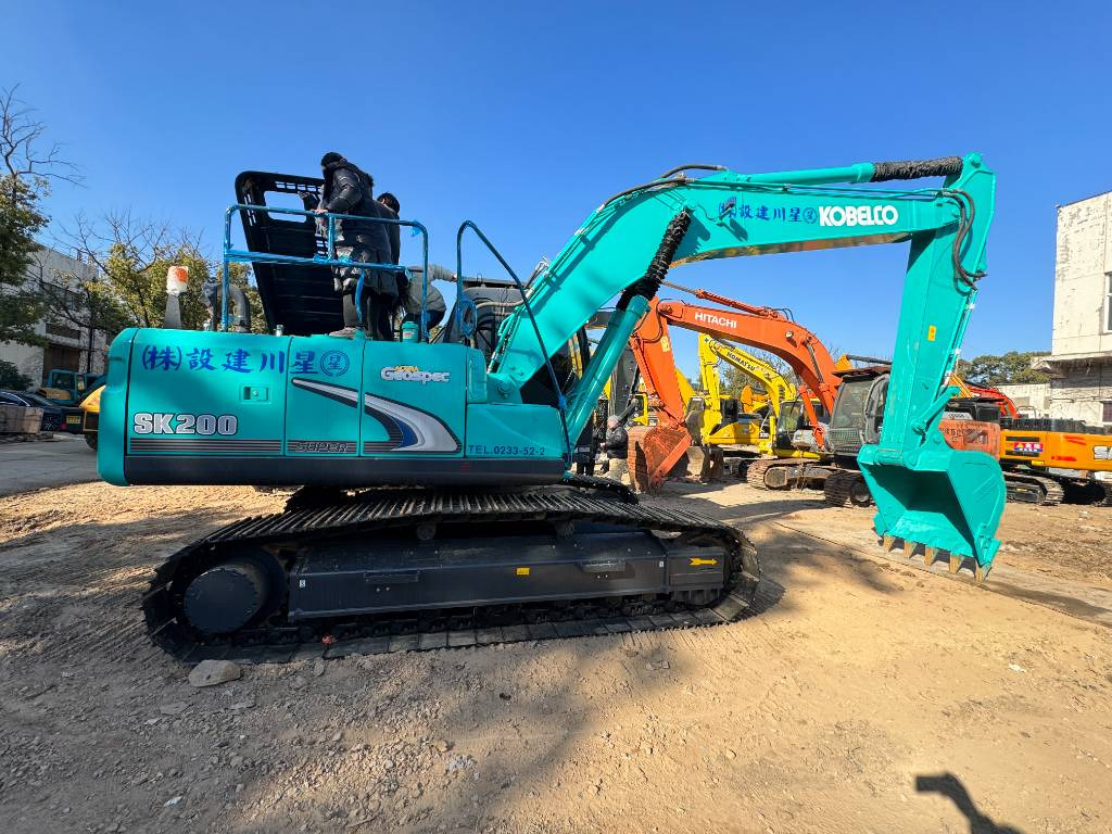 Kobelco SK 200-8 - Ekskavator perayap: gambar 1 Kobelco SK 200-8 - Ekskavator perayap: gambar 1