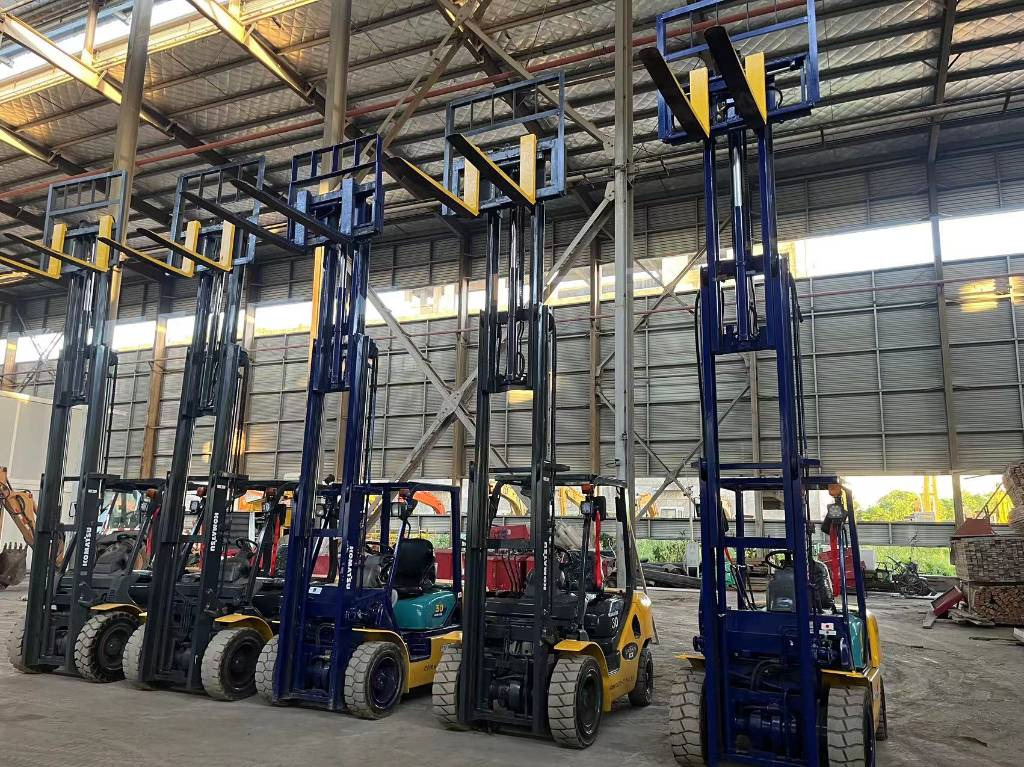 Komatsu FD 30 T-17 - Forklift diesel: gambar 5 Komatsu FD 30 T-17 - Forklift diesel: gambar 5
