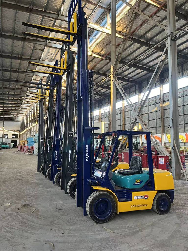 Komatsu FD 30 T-17 - Forklift diesel: gambar 3 Komatsu FD 30 T-17 - Forklift diesel: gambar 3