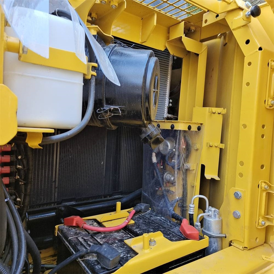 Ekskavator perayap Komatsu PC 130: gambar 7