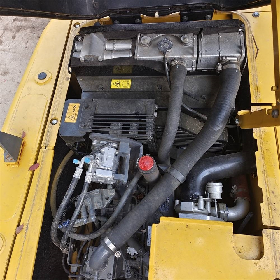 Ekskavator perayap Komatsu PC 130: gambar 21