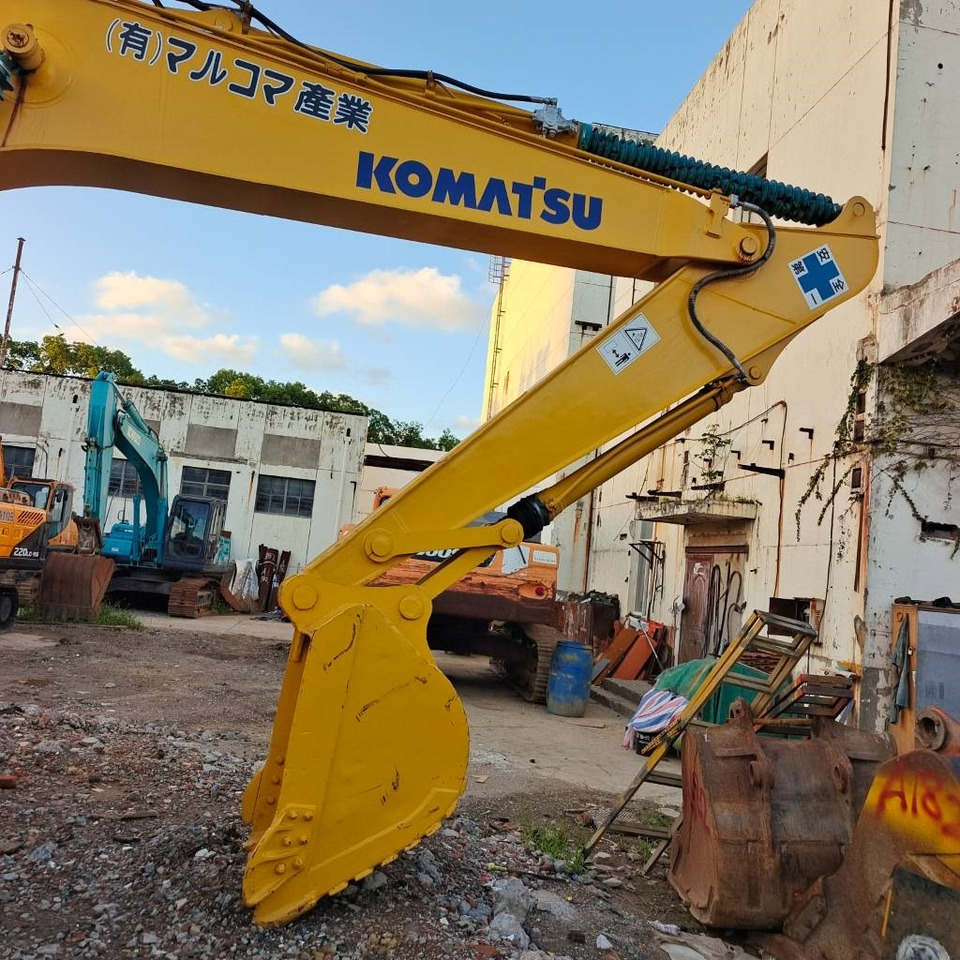 Komatsu PC220 - Ekskavator perayap: gambar 2 Komatsu PC220 - Ekskavator perayap: gambar 2