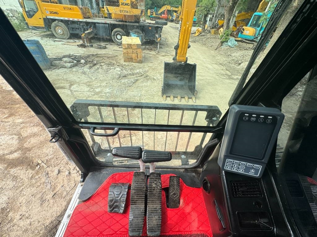 Sany SY 215 H - Ekskavator perayap: gambar 5 Sany SY 215 H - Ekskavator perayap: gambar 5