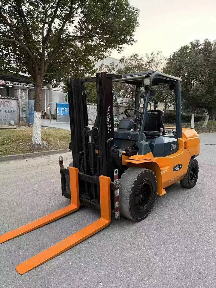 Toyota FD 50 - Forklift diesel: gambar 1 Toyota FD 50 - Forklift diesel: gambar 1