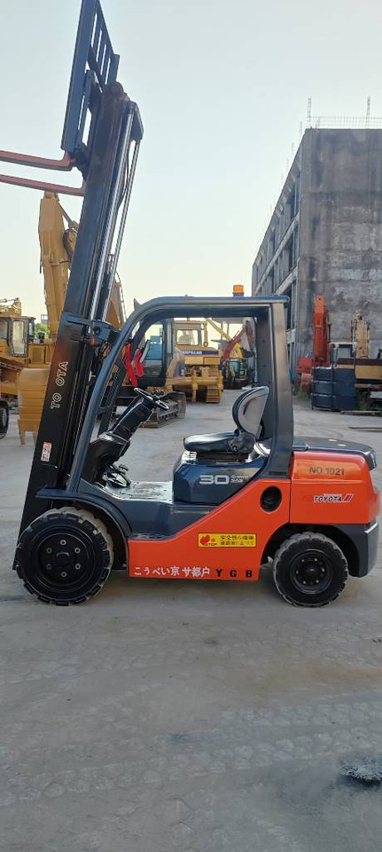 Toyota FD30 - Forklift diesel: gambar 5 Toyota FD30 - Forklift diesel: gambar 5