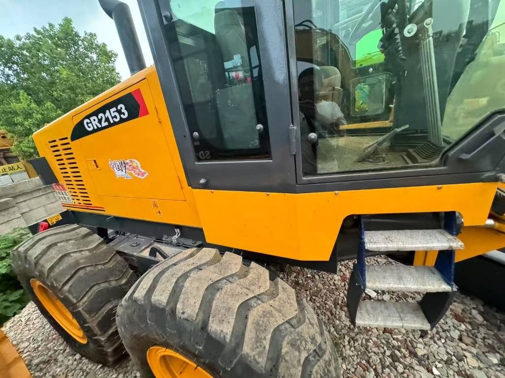 XCMG GR 2135 - Grader: gambar 2 XCMG GR 2135 - Grader: gambar 2