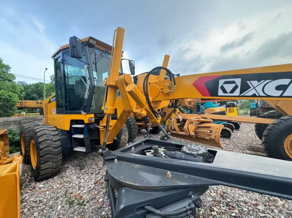 XCMG GR 2153 - Grader: gambar 2 XCMG GR 2153 - Grader: gambar 2