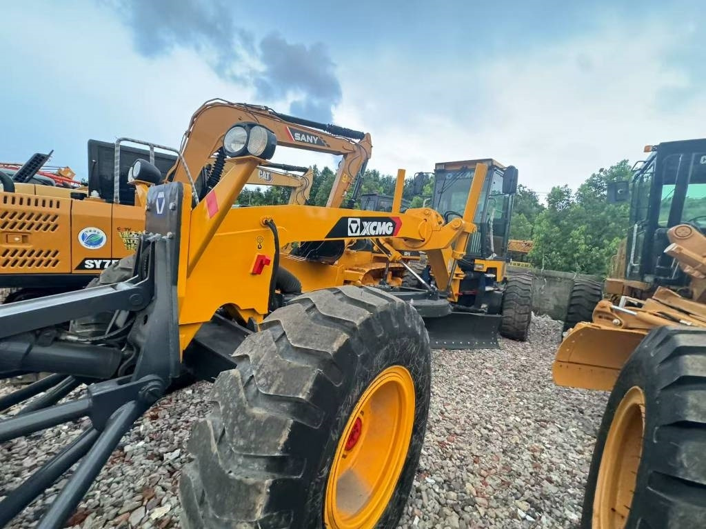 XCMG GR 2153 - Grader: gambar 4 XCMG GR 2153 - Grader: gambar 4