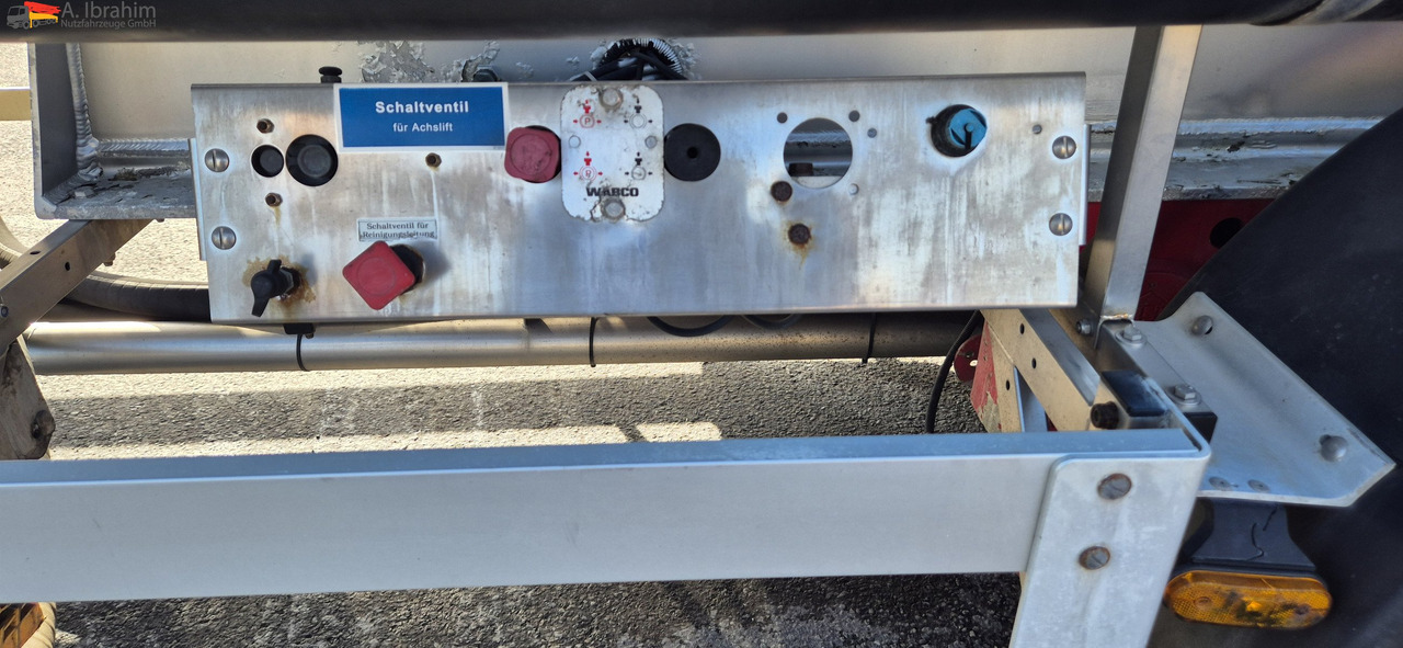 Feldbinder EUT 40.3 Liftachse, Scheibenbremse 2 Kammern, Top Zustand - Semi trailer silo: gambar 2 Feldbinder EUT 40.3 Liftachse, Scheibenbremse 2 Kammern, Top Zustand - Semi trailer silo: gambar 2