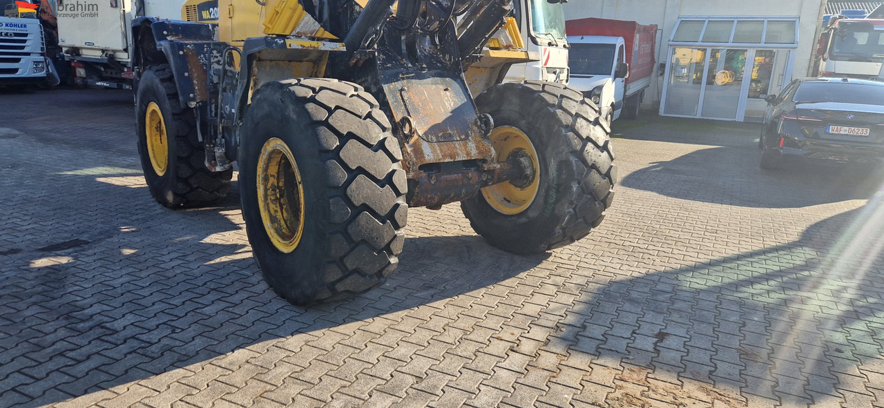 Komatsu WA 200 technisch ok. technische Wartung beim Komatsu Service - Wheel loader: gambar 3 Komatsu WA 200 technisch ok. technische Wartung beim Komatsu Service - Wheel loader: gambar 3