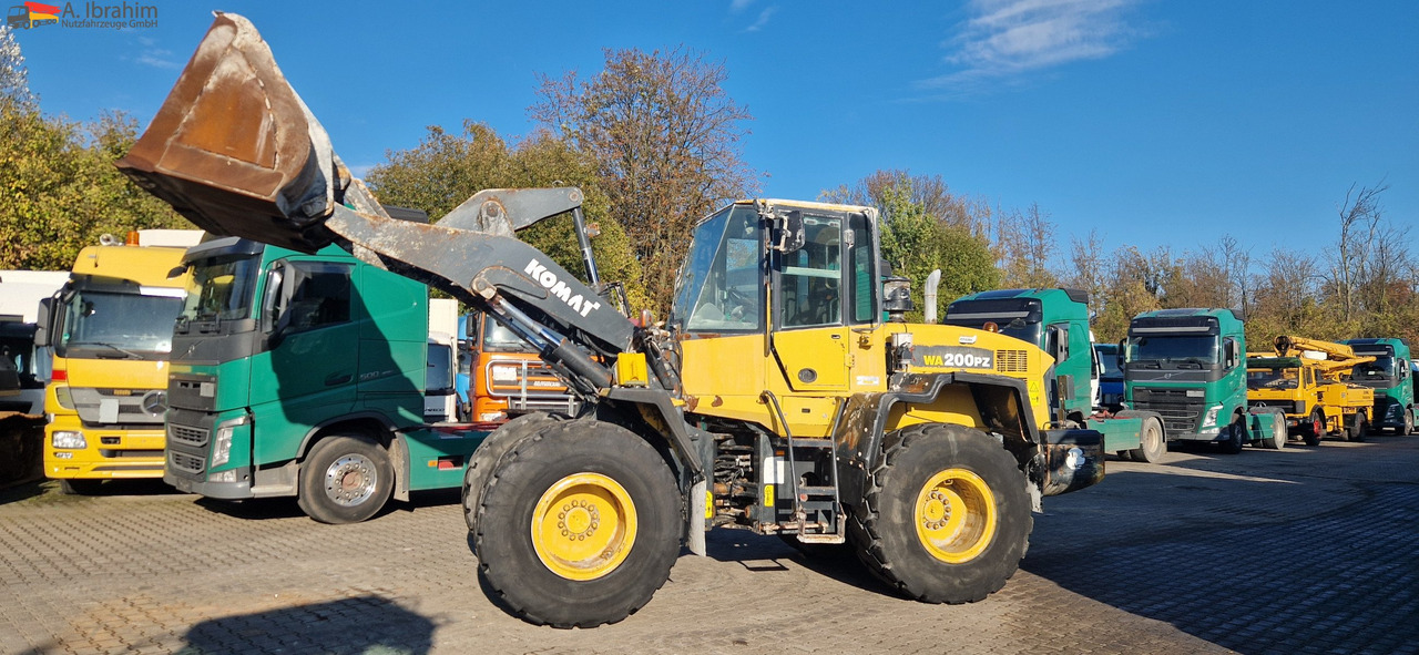 Komatsu WA 200 technisch ok. technische Wartung beim Komatsu Service - Wheel loader: gambar 1 Komatsu WA 200 technisch ok. technische Wartung beim Komatsu Service - Wheel loader: gambar 1