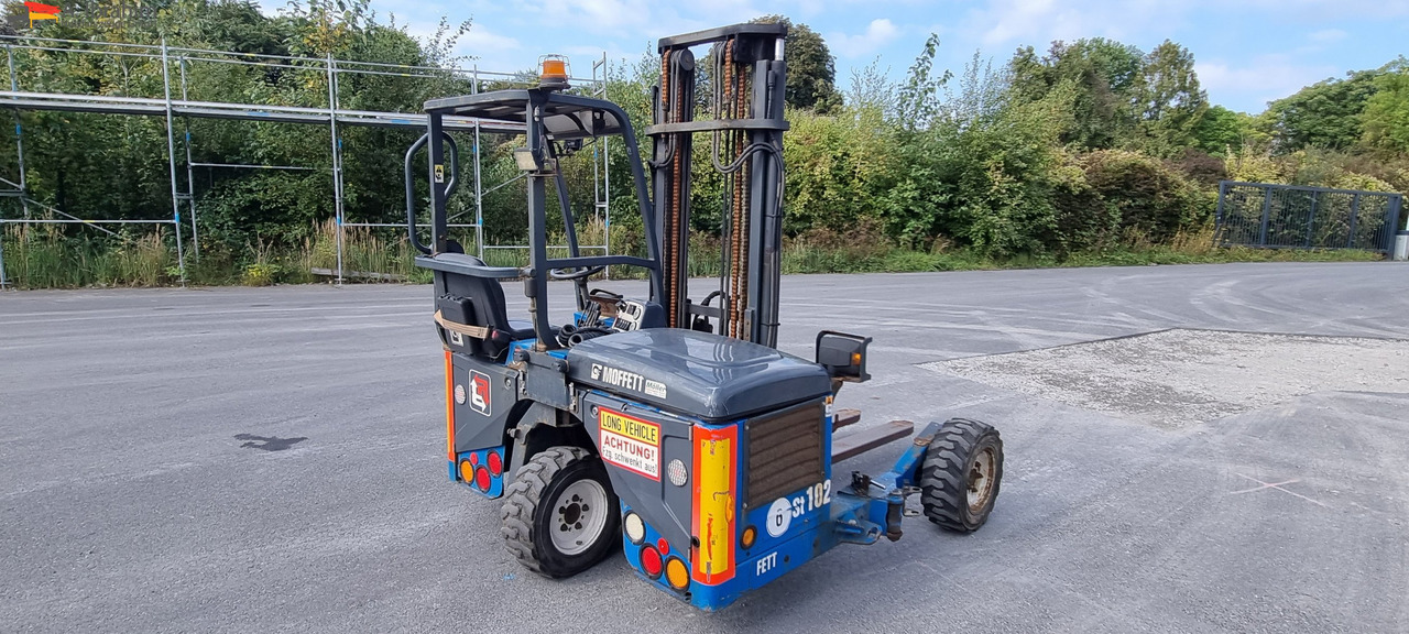 M4-25.3F Moffett Mitnahmestapler - Forklift yang dipasang di truk: gambar 1 M4-25.3F Moffett Mitnahmestapler - Forklift yang dipasang di truk: gambar 1